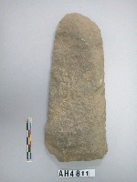 藏品(大長條形平刃打製石斧)的圖片